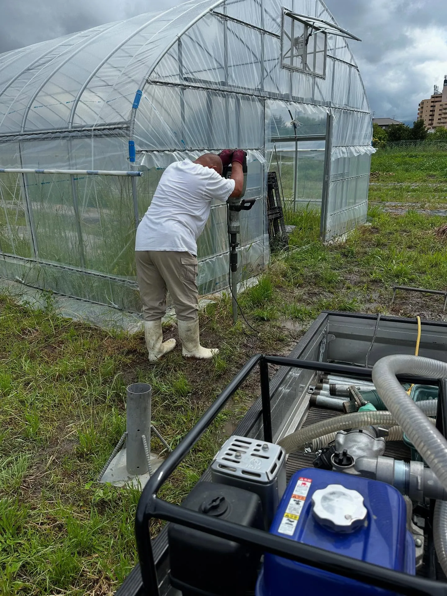 最近、エコプロジェクトの一環で、地元の農家さんから井戸掘りの...
